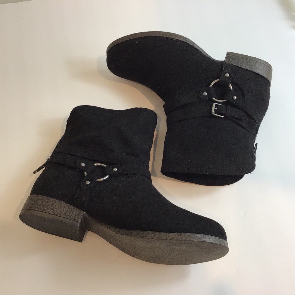 JUST FAB HARNESS ANKLE BOOTIES BLK NWOT SZ 7